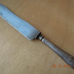 Couteau de service decoupe ancien, lame forgée en acier au carbone, manche argent(?).Vintage