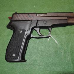 SIG SAUER P226 ancien modèle (fabrication West Germany) avec hausse fixe admissible au T.A.R