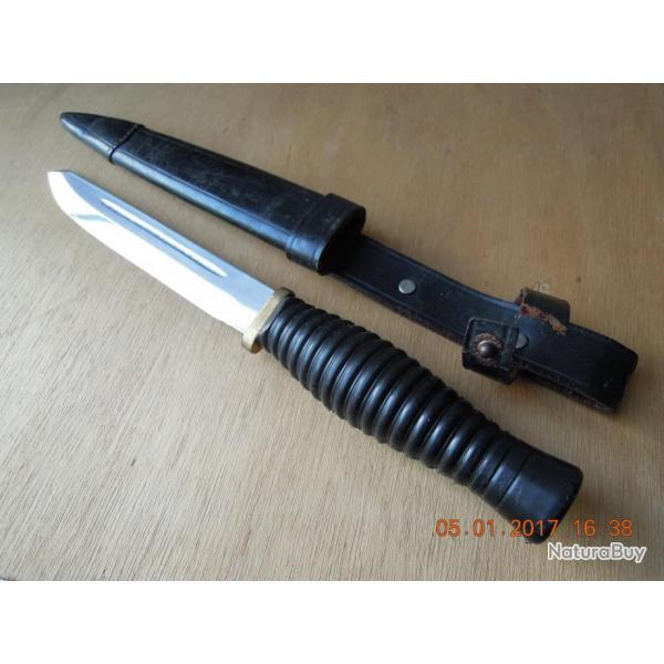 Poignard de combat, lame inox, manche synthetique.French vintage fighting dagger