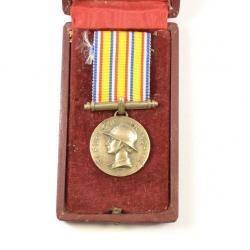 Ancienne médaille Honneur Sapeurs Pompiers Argent 20 ans avec boite
