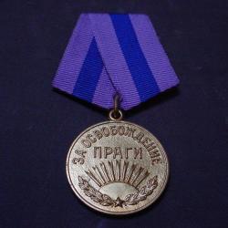 Belle M&eacute;daille de l' URSS de la Lib&eacute;ration de Prague.