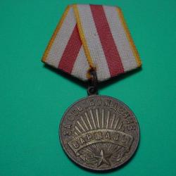 Belle m&eacute;daille de l'URSS de la lib&eacute;ration de Varsovie.