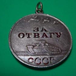 Belle Médaille russe de la Valeur attribuée.