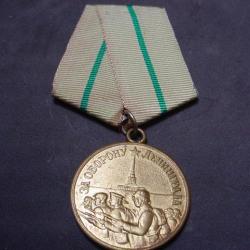 Belle m&eacute;daille de l' URSS pour la D&eacute;fense de L&eacute;ningrad.