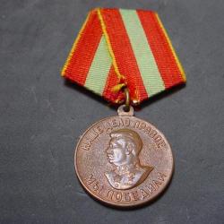 Belle médaille de l'URSS pour le travail Méritoire au cours la guerre 1941/1945.