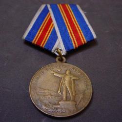 Belle médaille du 250ème  anniversaire de Léningrad URSS.