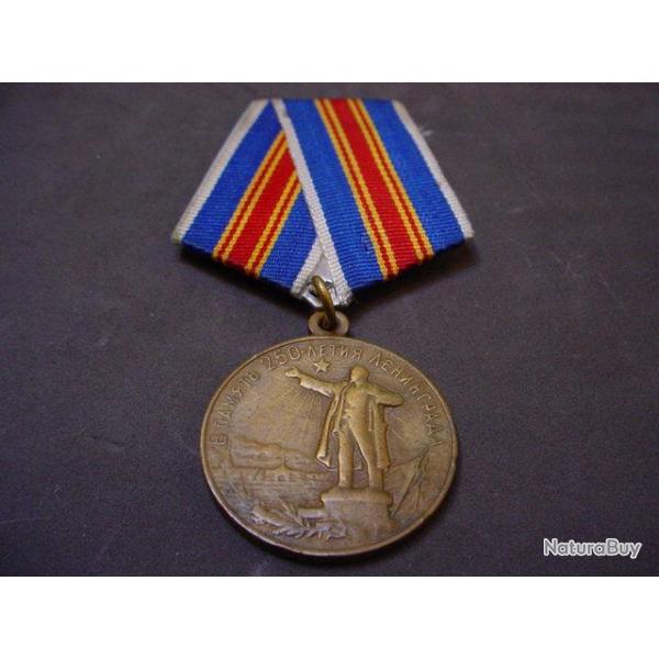 Belle mdaille du 250me  anniversaire de Lningrad URSS.