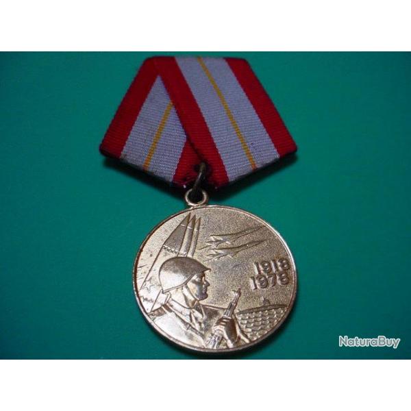Belle mdaille de l'URSS du 60me anniversaire de l'Arme Rouge.