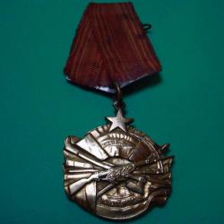 Belle médaille Serbe de l'Ordre de la bravoure.