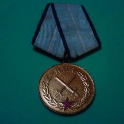 Belle m&eacute;daille Roumaine du M&eacute;rite militaire.