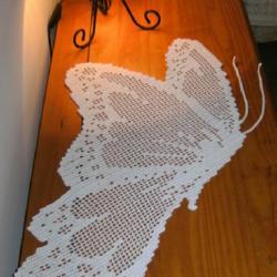 Papillon Vole, napperon dentelle crochet filet. Art textile fait main neuf . Linge de table.