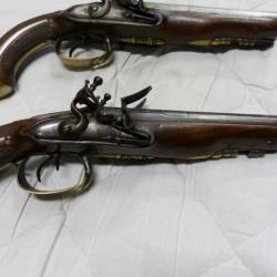 Très belle paire de pistolets à silex époque LOUIS XV