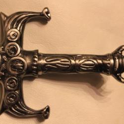 Très belle épée de décoration - Scène médiévale (11)