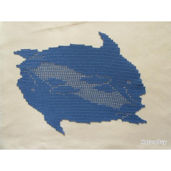 Dauphins bleu napperon centre de table en dentelle de crochet. Dcoration textile thme animalier.