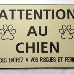 pancarte "ATTENTION AU CHIEN VOUS ENTREZ A VOS RISQUES ET PERILS" ft 150 x 100 mm fond ivoire