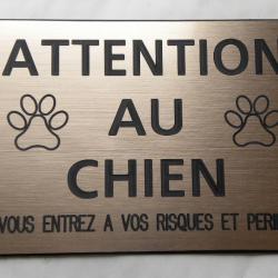 pancarte "ATTENTION AU CHIEN VOUS ENTREZ A VOS RISQUES ET PERILS" ft 150 x 100 mm fond Cuivre