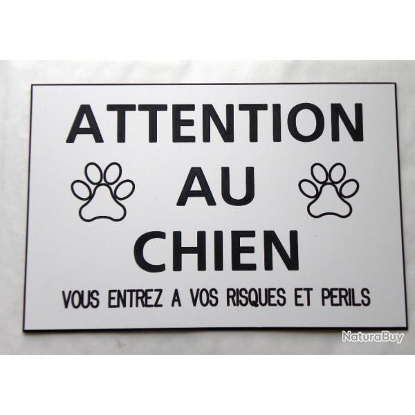 pancarte "ATTENTION AU CHIEN VOUS ENTREZ A VOS RISQUES ET PERILS" ft 150 x 100 mm fond BLANC