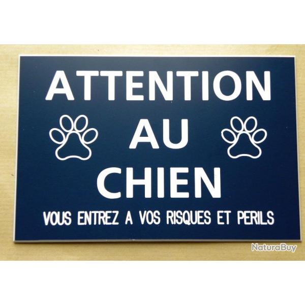 pancarte "ATTENTION AU CHIEN VOUS ENTREZ A VOS RISQUES ET PERILS" ft 150 x 100 mm fond BLEU