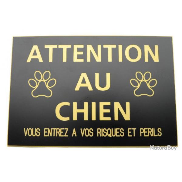 pancarte "ATTENTION AU CHIEN VOUS ENTREZ A VOS RISQUES ET PERILS" ft 150 x 100 mm fond NOIR TEXTE OR
