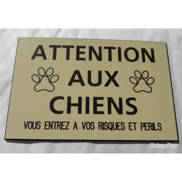 pancarte "ATTENTION AUX CHIENS VOUS ENTREZ A VOS RISQUES ET PERILS" ft 150 x 100 mm fond IVOIRE