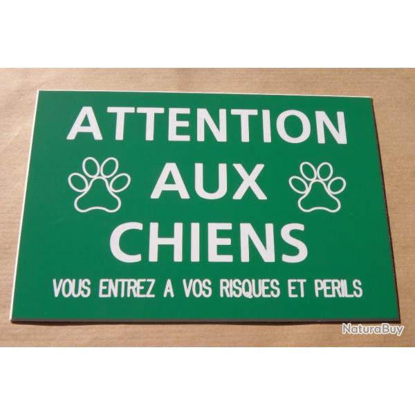 pancarte "ATTENTION AUX CHIENS VOUS ENTREZ A VOS RISQUES ET PERILS" ft 150 x 100 mm fond VERT