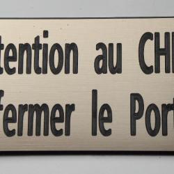 pancarte "Attention au CHIEN Refermer le Portail" format 98 x 200 mm fond CUIVRE