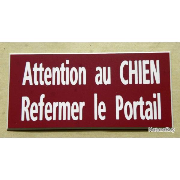 pancarte "Attention au CHIEN Refermer le Portail" format 98 x 200 mm fond LIE DE VIN