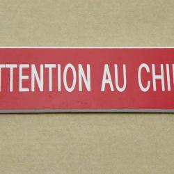 Plaque adhésive "ATTENTION AU CHIEN " format 29 x 100 mm fond ROUGE