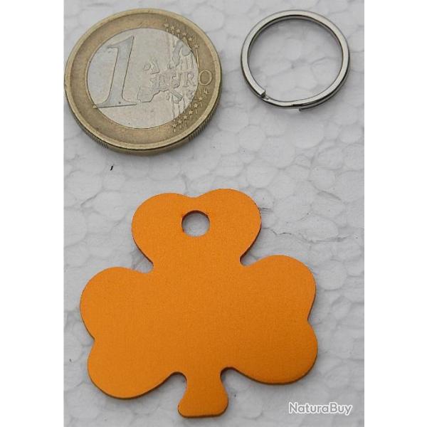 MEDAILLE Grave chien orange "TREFLE" gravure, personnalisation offerte