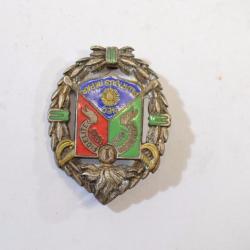 Insigne 1° R.E.C. DRAGO PARIS émail vert clair, dos guilloché, 2 anneaux. 1 REC 1er Légion Etrangère