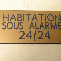 Plaque adhésive "HABITATION SOUS ALARME 24/24" format 48 x 100 mm fond OR