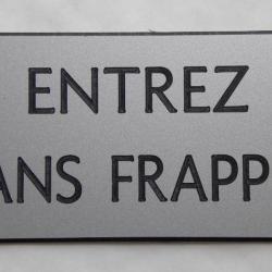 Plaque adhésive "ENTREZ SANS FRAPPER" format 48 x 100 mm fond ARGENT
