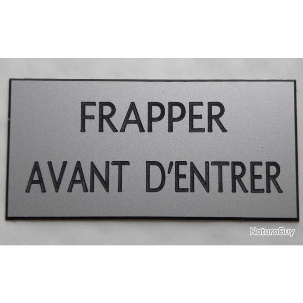 Plaque adhsive "FRAPPER AVANT D'ENTRER" format 48 x 100 mm fond ARGENT