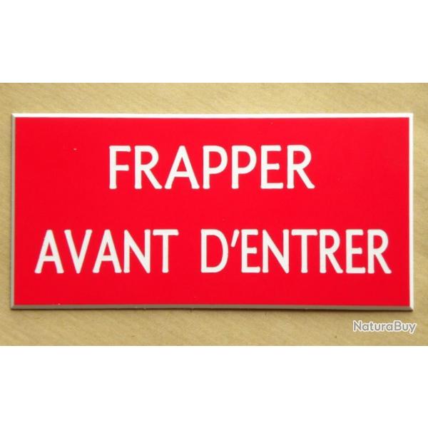 Plaque adhsive "FRAPPER AVANT D'ENTRER" format 48 x 100 mm fond ROUGE