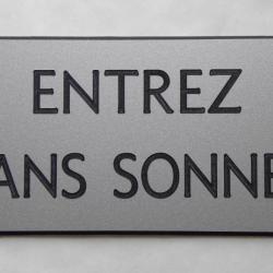 Plaque adhésive "ENTREZ SANS SONNER" format 48 x 100 mm fond ARGENT