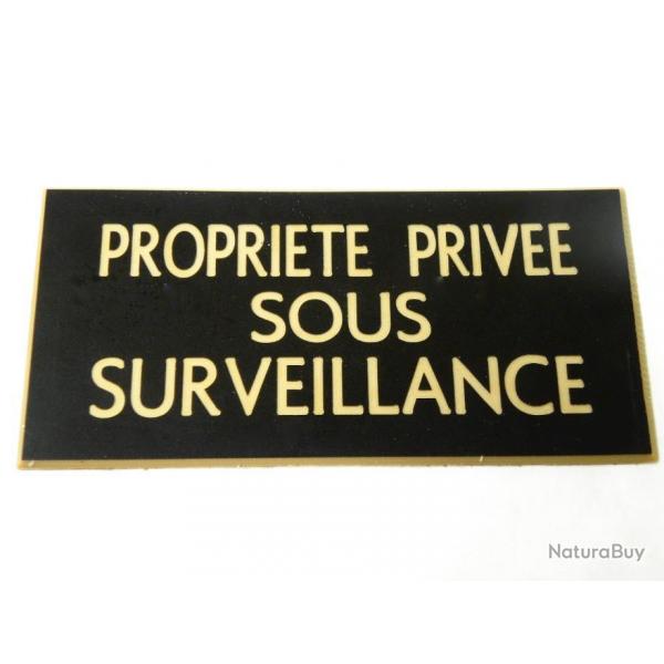 panneau adhsif "PROPRIETE PRIVEE SOUS SURVEILLANCE" format 98 x 200 mm fond NOIR TEXTE OR