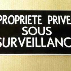 panneau "PROPRIETE PRIVEE SOUS SURVEILLANCE" format 98 x 200 mm fond NOIR