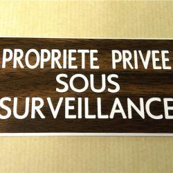 Pancarte  "PROPRIETE PRIVEE SOUS SURVEILLANCE" format 75 x 150 mm fond NOYER