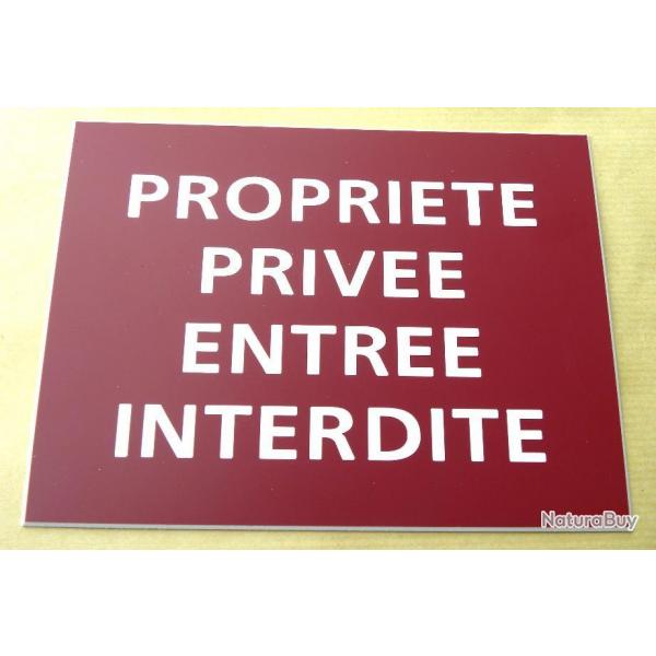 Pancarte adhsive "PROPRIETE PRIVEE ENTREE INTERDITE" format 150 x 115 mm fond LIE DE VIN