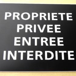 Pancarte adhésive "PROPRIETE PRIVEE ENTREE INTERDITE" format 150 x 115 mm fond NOIR