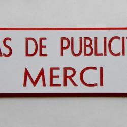 Plaque adhésive "PAS DE PUBLICITE MERCI" STOP PUB format 25 x 75 mm fond BLANC TEXTE ROUGE