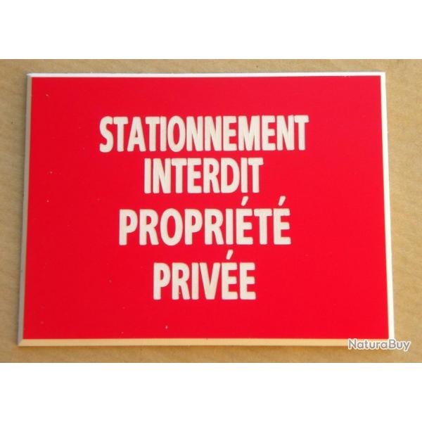 panneau adhsifsif "STATIONNEMENT INTERDIT PROPRIT PRIVE" format 150 x 200 mm fond ROUGE