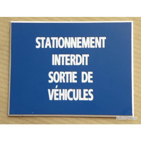 panneau "STATIONNEMENT INTERDIT SORTIE DE VHICULES" format 150 x 200 mm fond BLEU