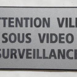 Pancarte  "ATTENTION VILLA SOUS VIDEO SURVEILLANCE" format 75 x 150 mm fond ARGENT