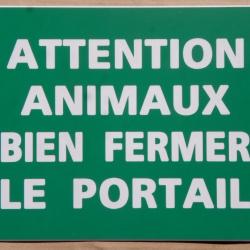 panneau "ATTENTION ANIMAUX BIEN FERMER PORTAIL" format 150 x 115 mm fond vert