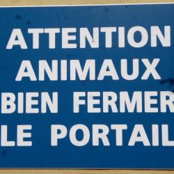 panneau "ATTENTION ANIMAUX BIEN FERMER PORTAIL" format 150 x 115 mm fond bleu