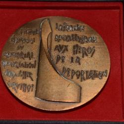 Médaille 35em anniversaire de la liberation deportation  avec la boite