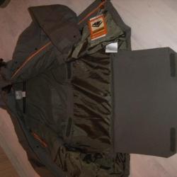 BRADE  50 % !! 1  VESTE  CHASSE BERETTA NEUVE  !!!  "multiclimate " S/M  100 euros   !!! A SAISIR