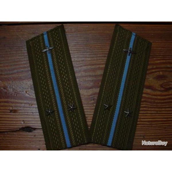 Rares Epaulettes  sovitique de lieutenant  d'aviation.