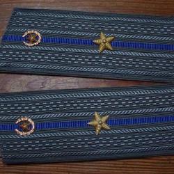 Rares épaulettes  soviétique de sous-lieutenant  du KGB